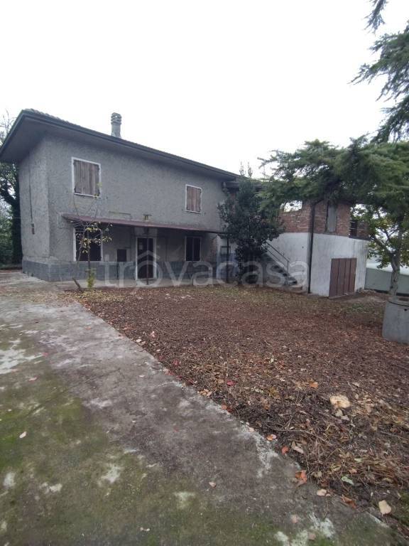 Colonica in in vendita da privato a Ziano Piacentino località Case Piccioni