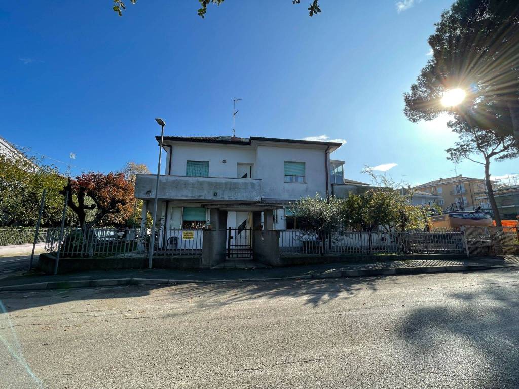 Villa Bifamiliare in in vendita da privato a Riccione viale Ortona, 17