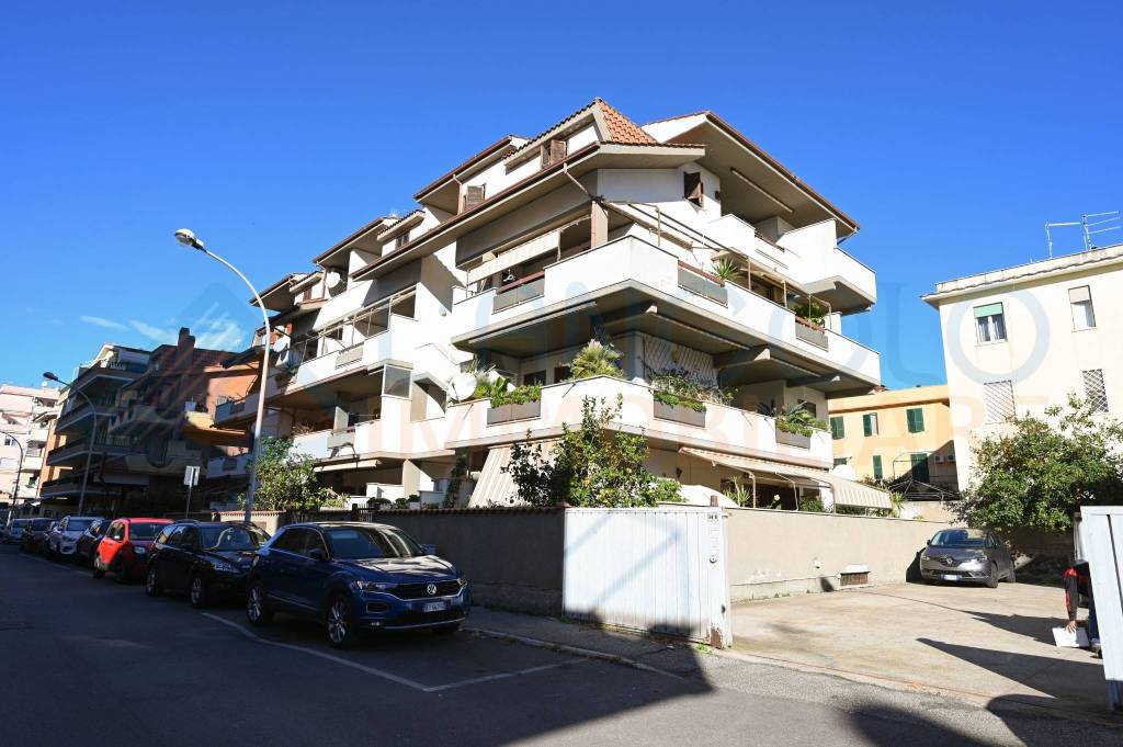 Appartamento in vendita a Ladispoli via Napoli