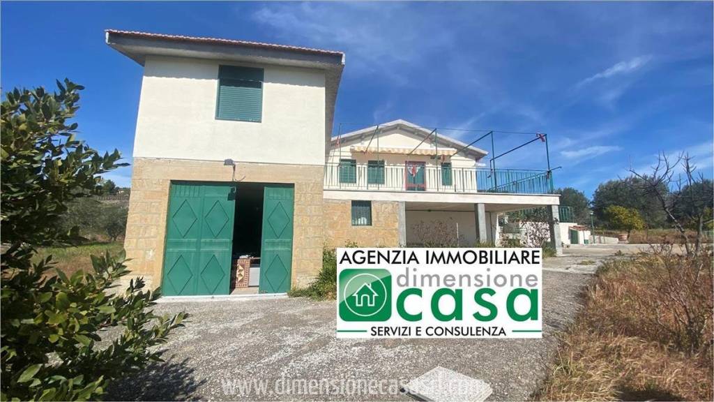 Villa in vendita a Caltanissetta indirizzo non valido.