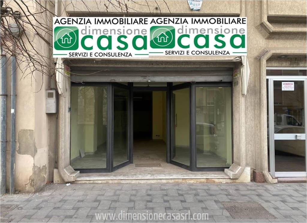 Negozio in vendita a San Cataldo corso Vittorio Emanuele, 114