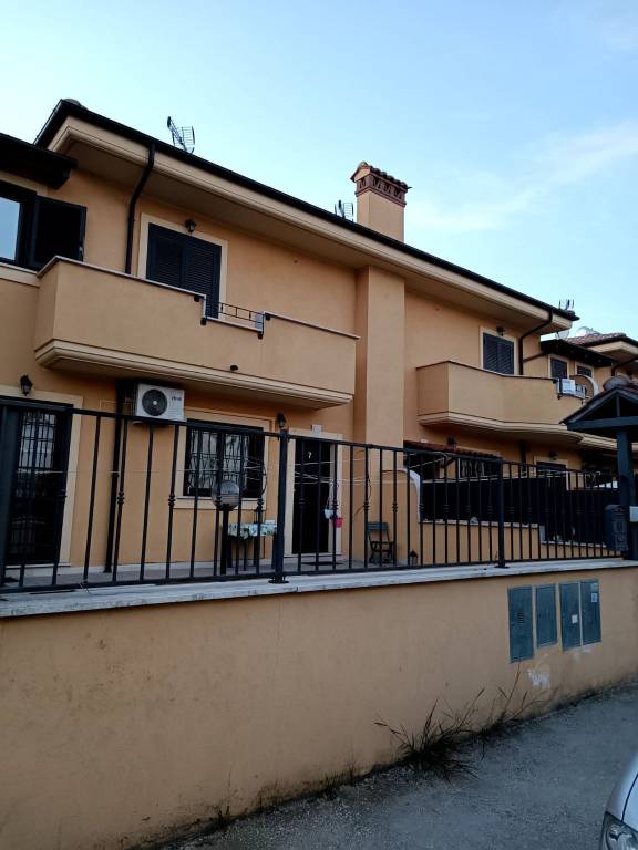 Villa a Schiera in in affitto da privato a Roma via Fillide, 7