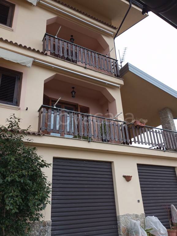 Villa Bifamiliare in in vendita da privato a Casali del Manco contrada Acquacoperta, 49