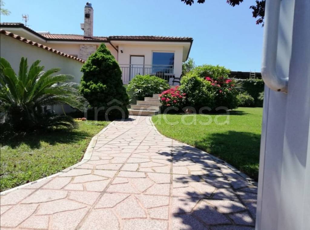 Villa a Schiera in in vendita da privato ad Anzio via della Piccola Cannuccia, 4