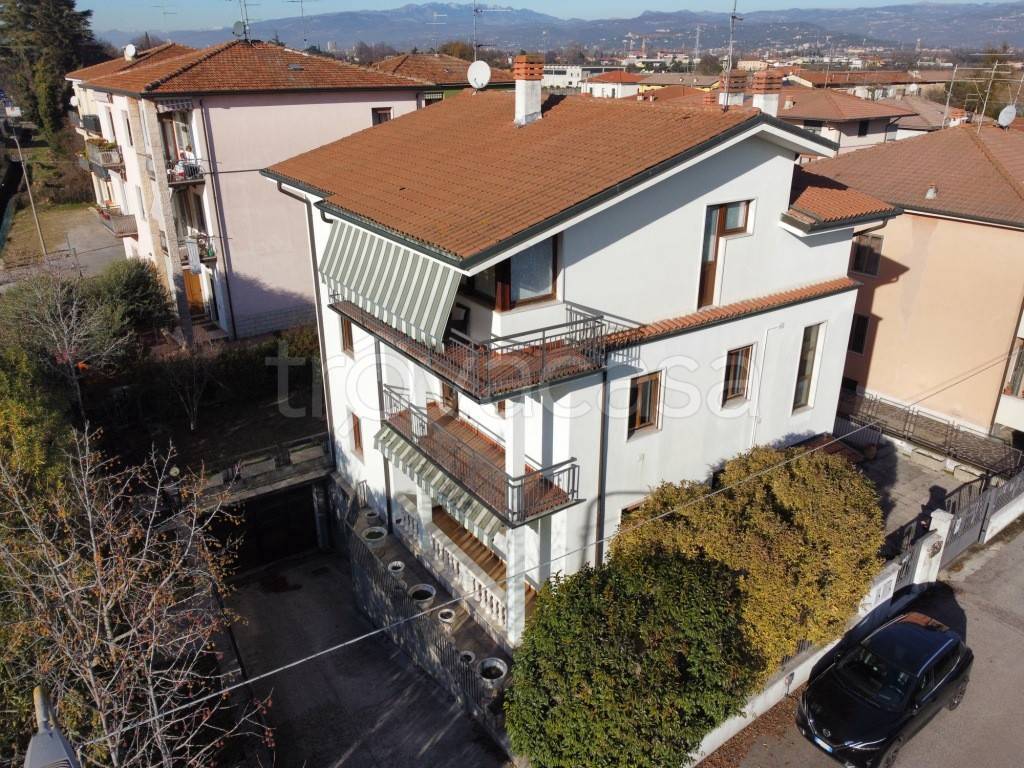 Intero Stabile in vendita a Verona villaggio Sant'Emilio, 42