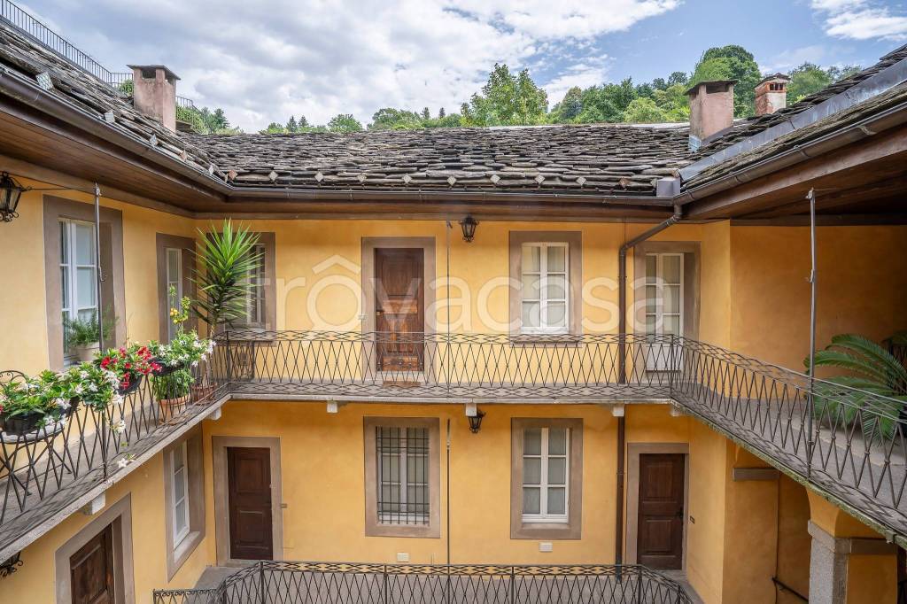 Appartamento in vendita a Orta San Giulio piazza Mario Motta