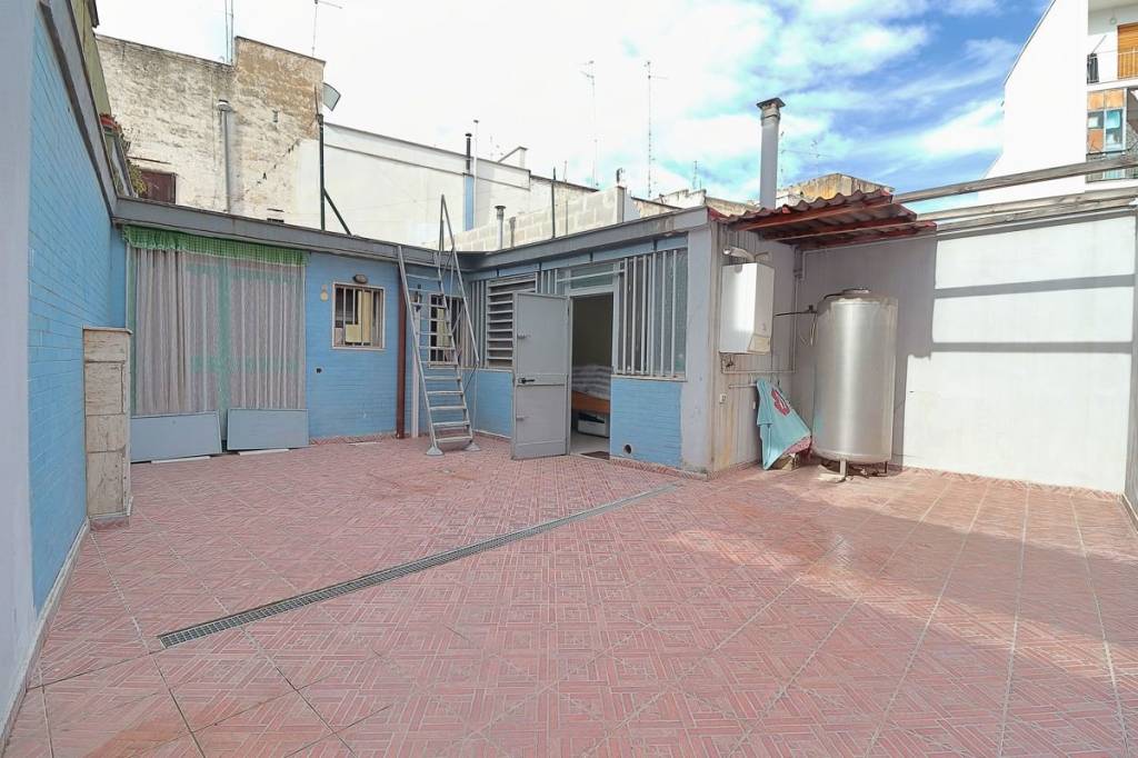 Casa Indipendente in vendita a Bari via Ugo Foscolo
