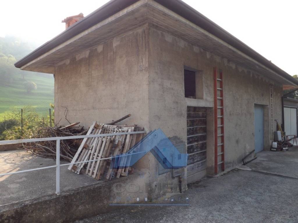 Rustico in vendita a Berzo San Fermo via Bergamo 17