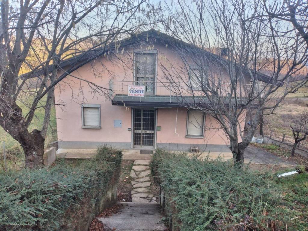 Villa Bifamiliare in vendita a Castelnovo ne' Monti via Grieco