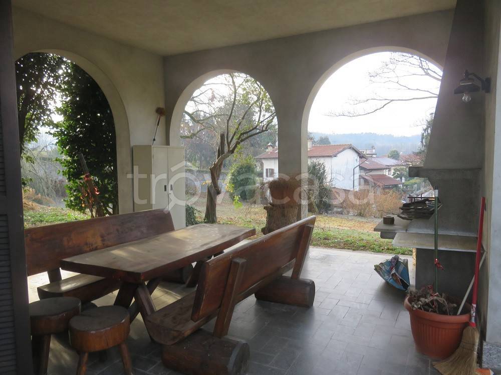 Villa in vendita a Castelletto sopra Ticino