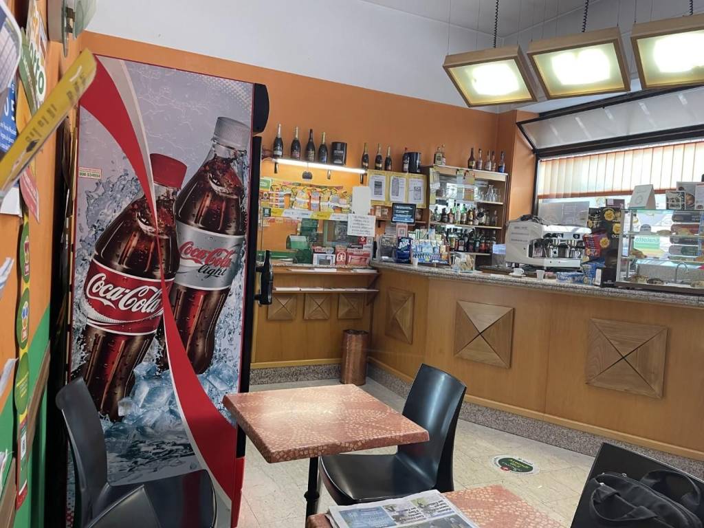 Bar in vendita a Torino via Digione,, 17