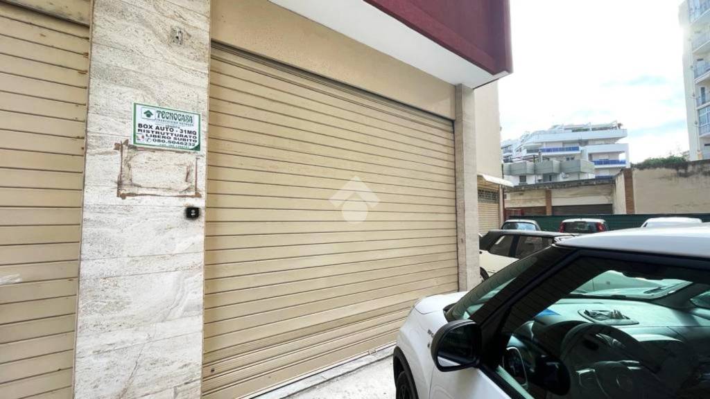 Garage in vendita a Bari via Francesco Campione, 1