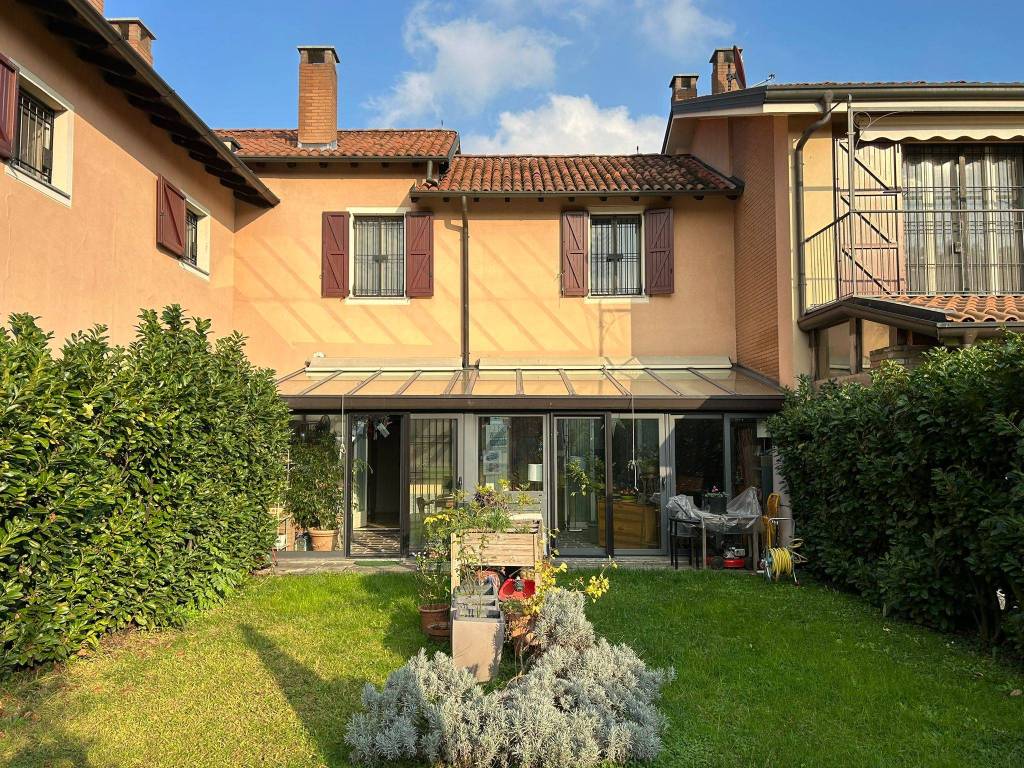 Villa a Schiera in vendita a Milano via Lampugnano, 107