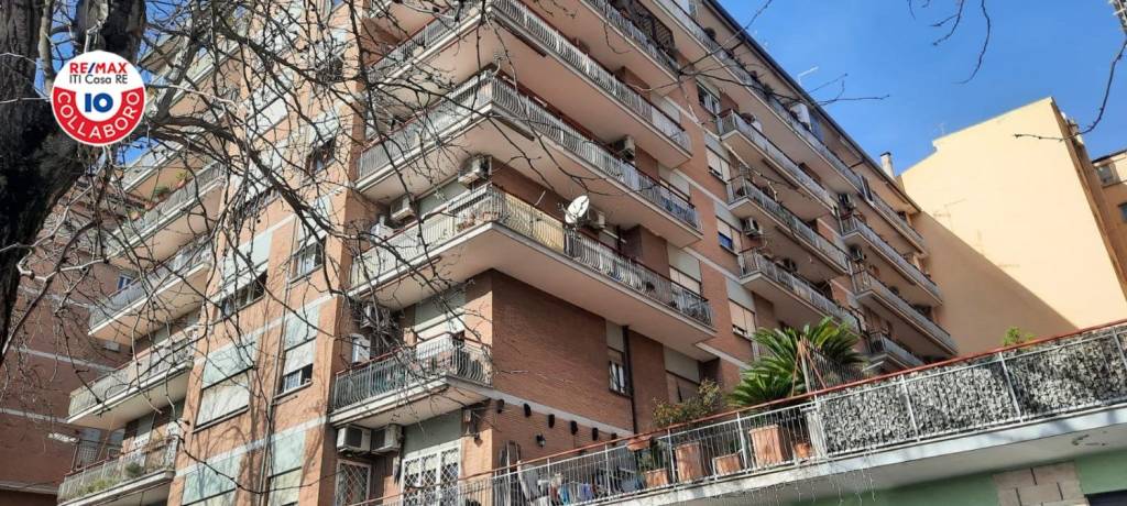 Appartamento in vendita a Roma via Teano 247