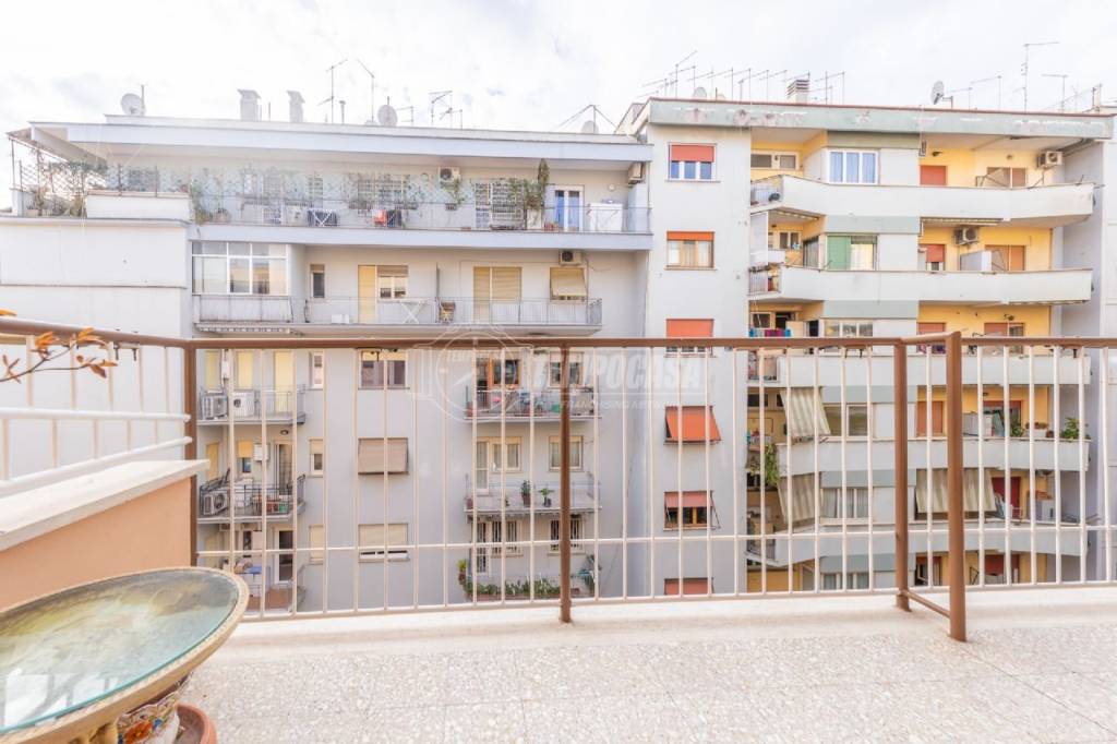 Appartamento in vendita a Roma via genzano