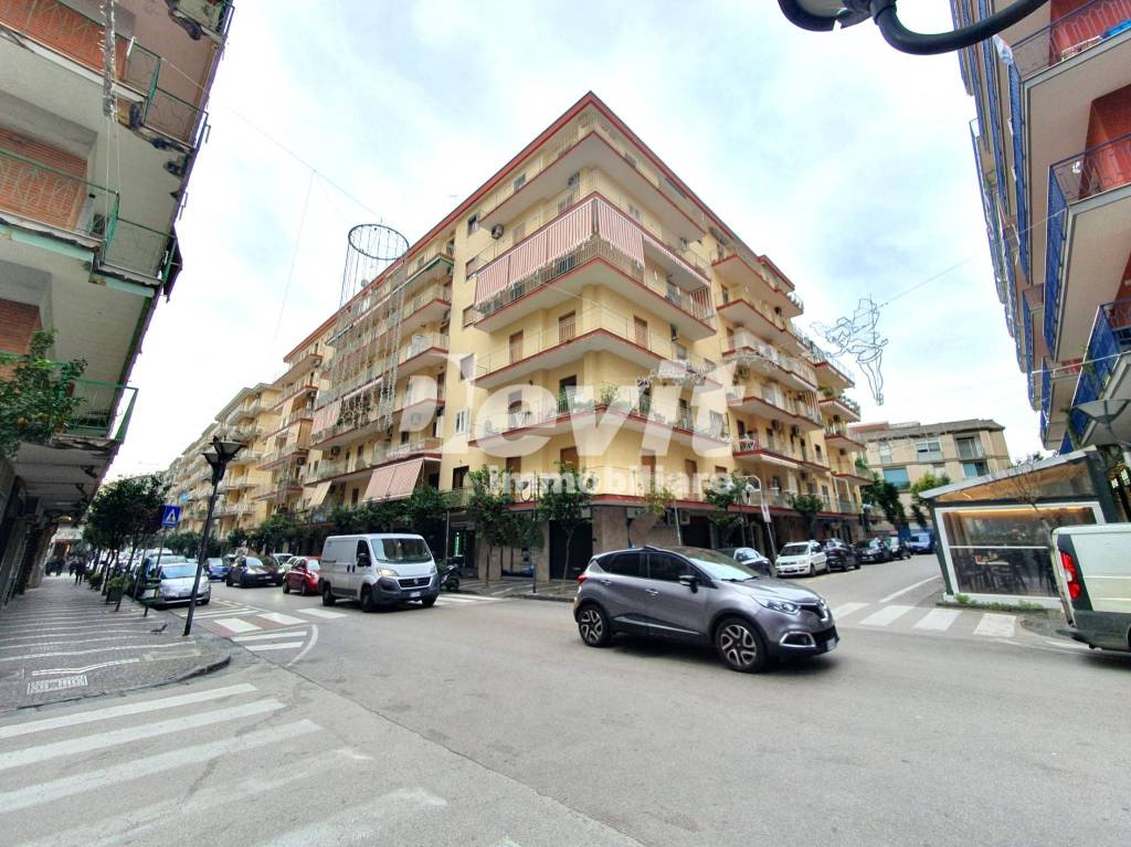 Appartamento in vendita a Portici viale Tiziano, 42