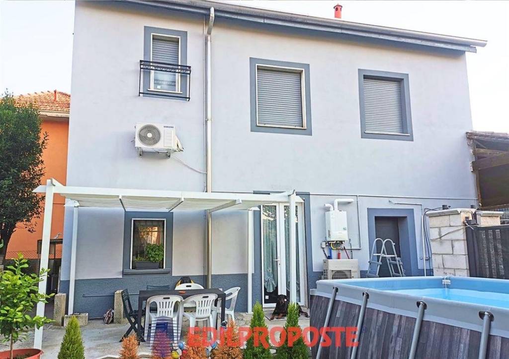 Casa Indipendente in vendita a Limbiate via Trieste, 25