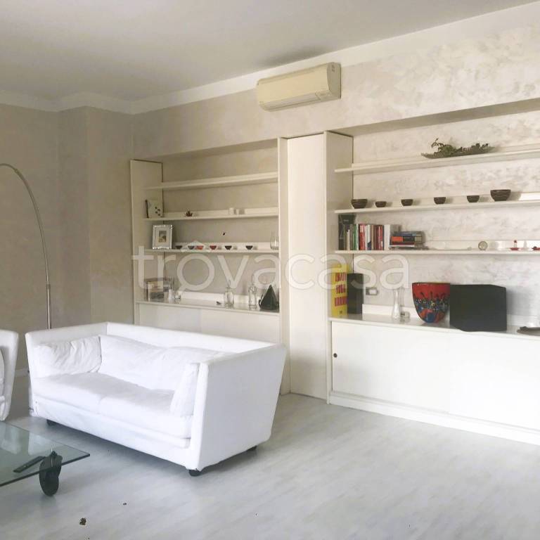 Appartamento in affitto a Milano via Conca del Naviglio