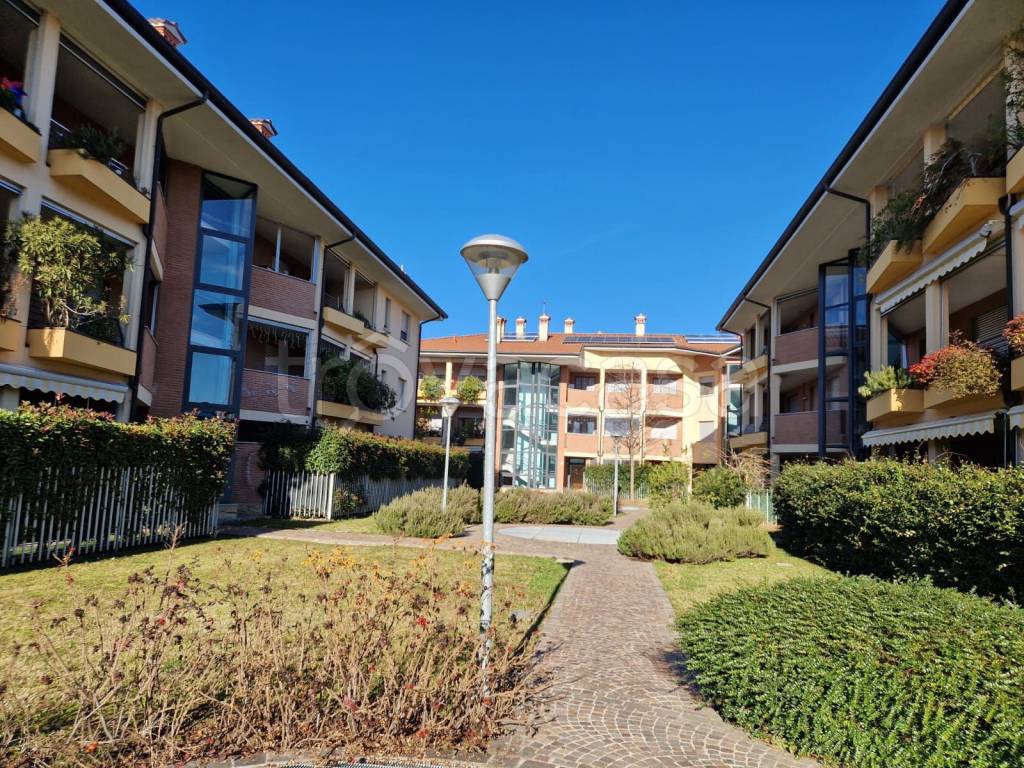 Appartamento in vendita a Zibido San Giacomo via Gioacchino Rossini