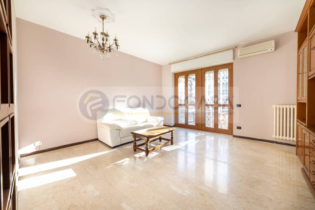 Appartamento in vendita a Milano via Durazzo, 5