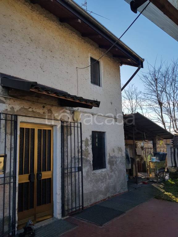 Colonica in in vendita da privato a Garlasco via Chiesa, 15