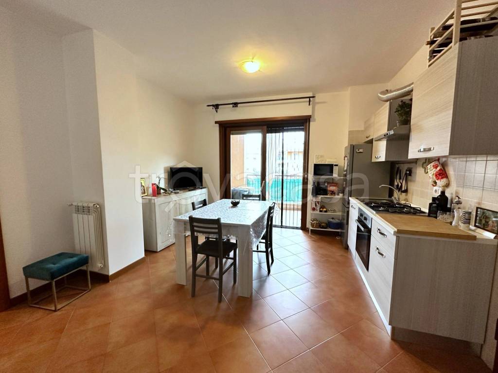 Appartamento in vendita a Fiumicino via Pierleone Ghezzi