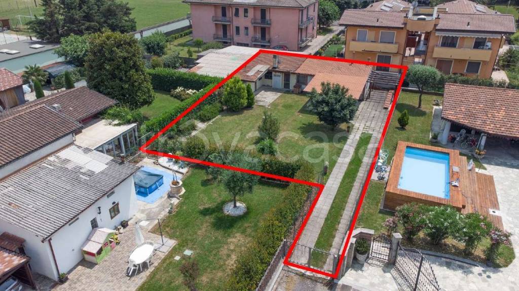 Villa in vendita a Castel Rozzone via San Bernardo 15