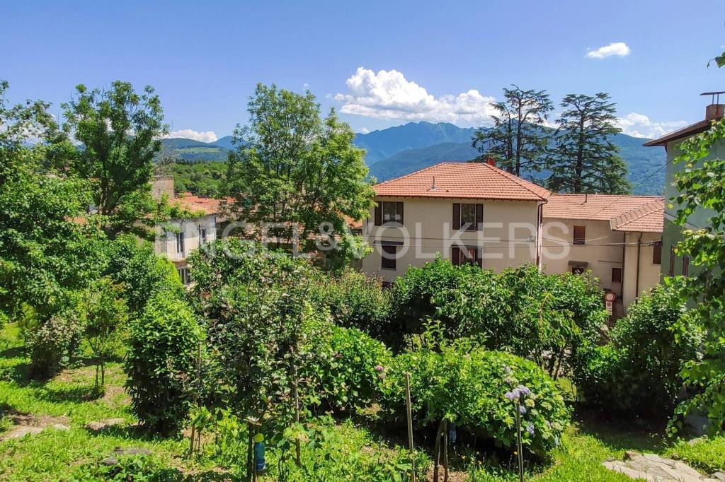 Villa Bifamiliare in vendita a Cuasso al Monte via Roma