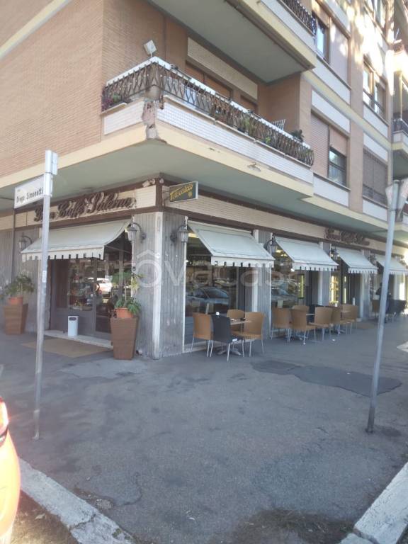 Bar in vendita a Roma via Alessandro Piola Caselli, 78