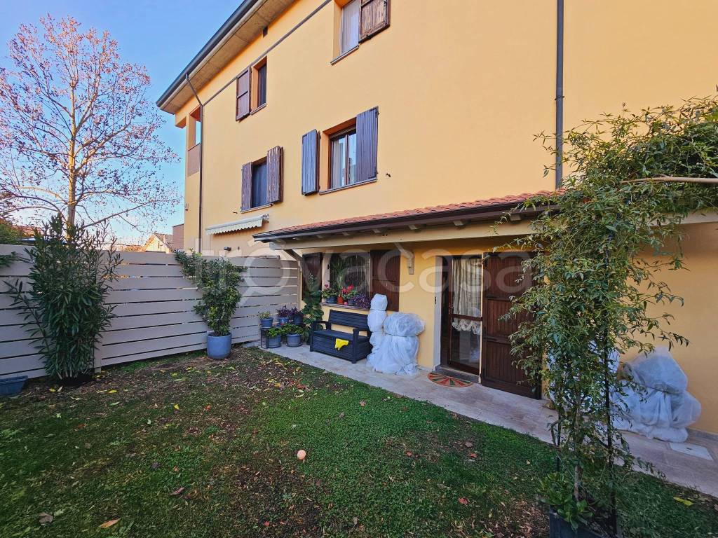 Villa a Schiera in vendita a Torrile via a. Simonini