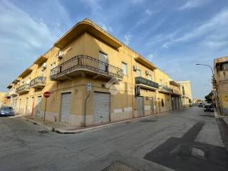 Garage in affitto a erice via verona, 2