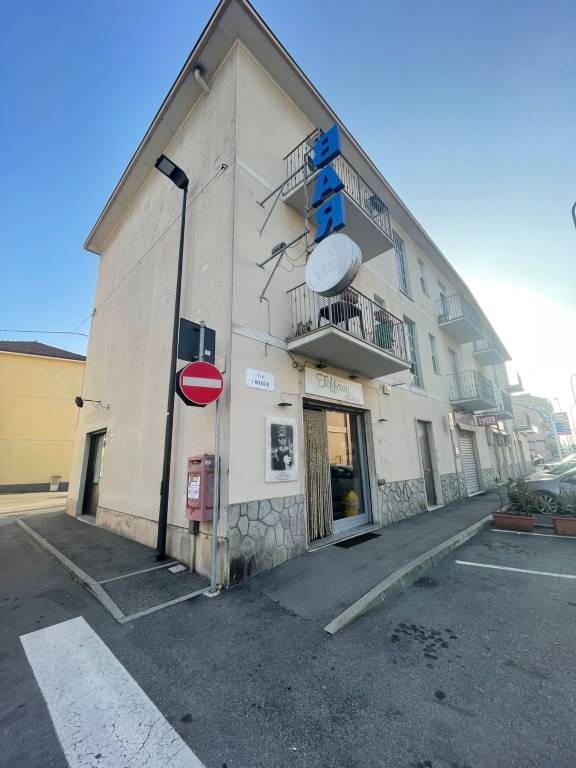 Bar in vendita a Rivalta di Torino via 1 Maggio, 17