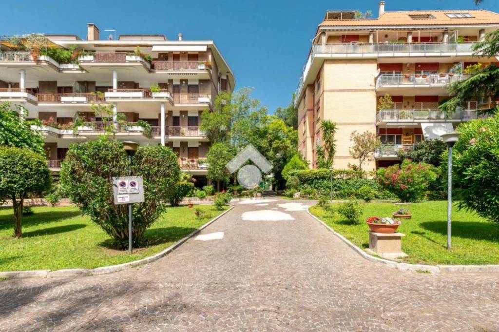 Appartamento in vendita a Roma via Claudio Achillini, 45