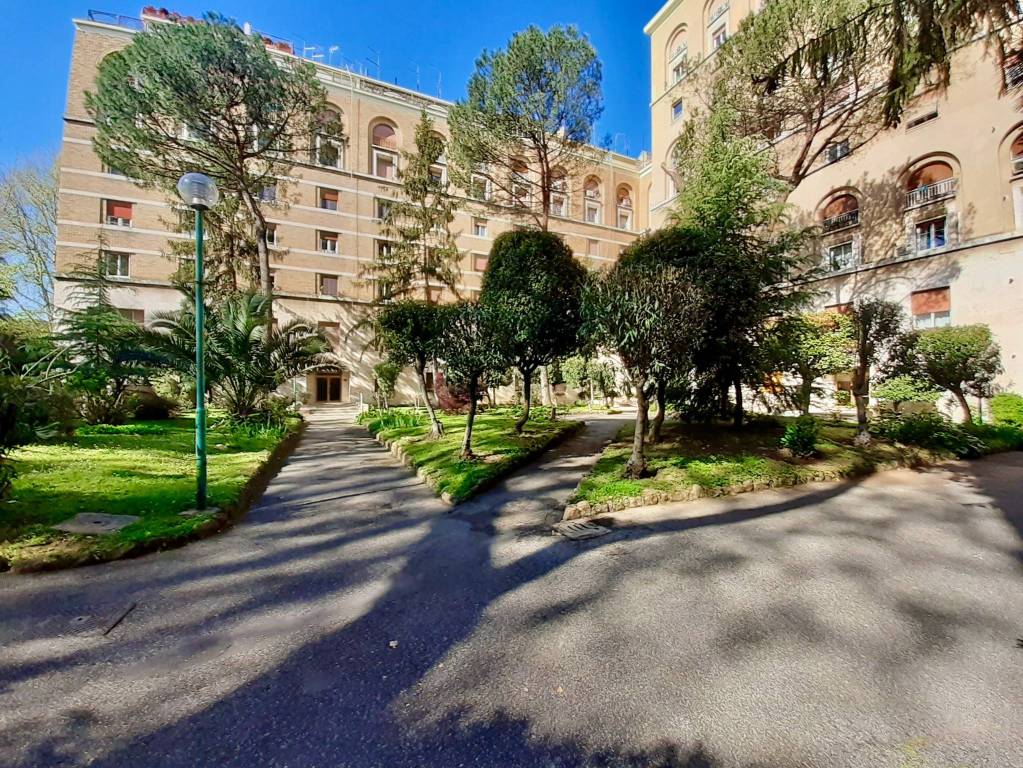 Appartamento in vendita a Roma via Cristoforo Colombo, 322