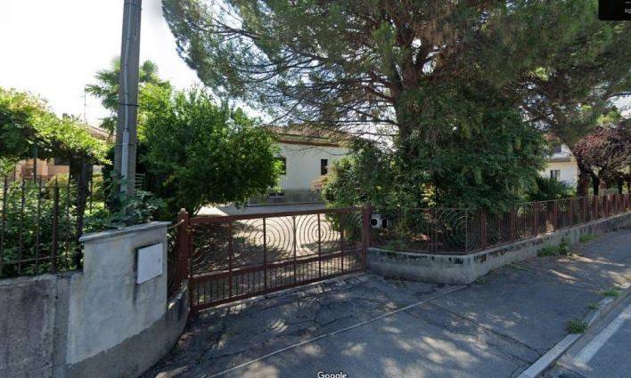 Villa all'asta a Cardano al Campo via Antonio Gramsci, 46
