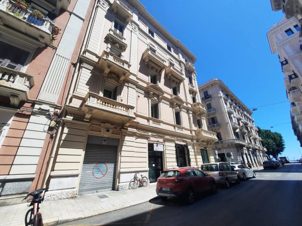 Negozio in affitto a Bari via 24 Maggio