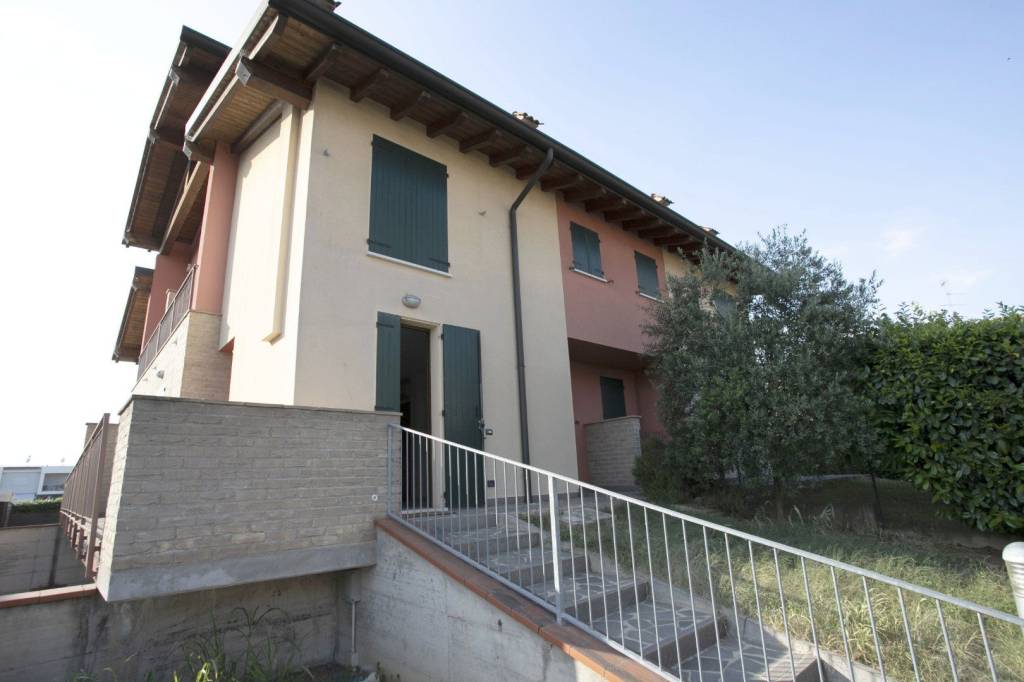 Villa Bifamiliare in vendita a Roverbella
