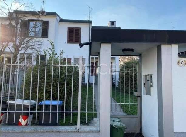 Villa all'asta a Settimo Milanese via Catalani , 39