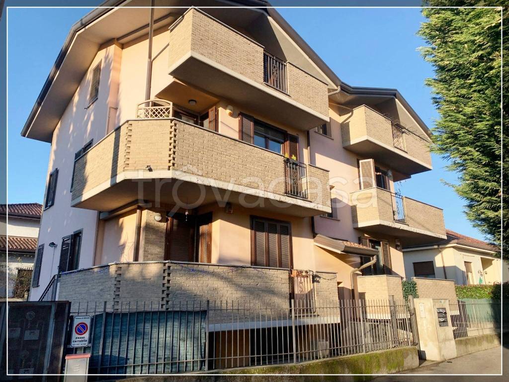 Appartamento in vendita a Uboldo via Antonio Maria Ceriani
