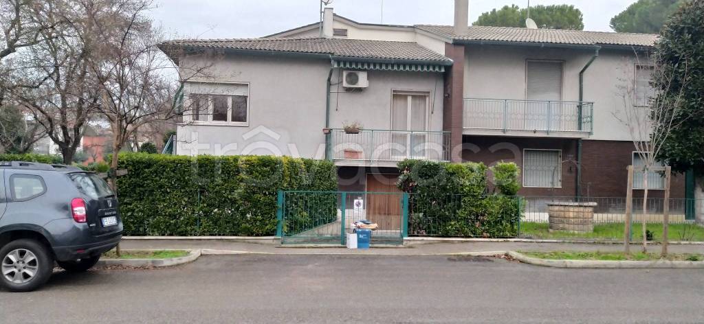 Villa in vendita a Lugo viale Alessandro Manzoni, 27