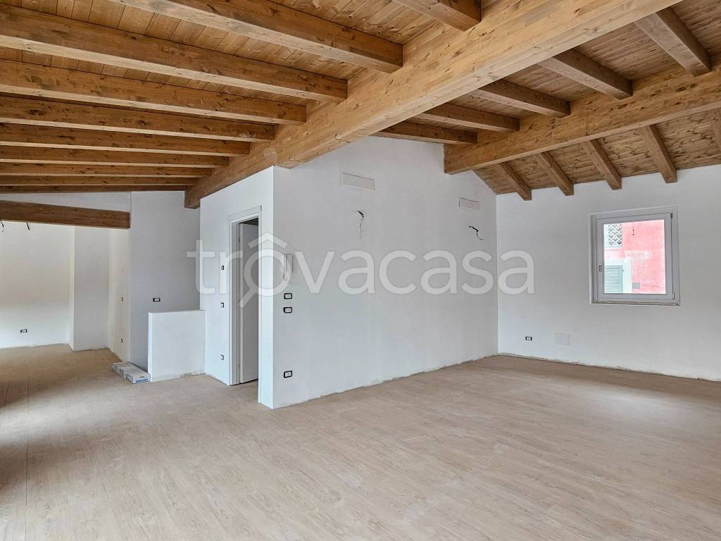 Casa Indipendente in vendita a Treviglio via Bernardino Butinone, 4