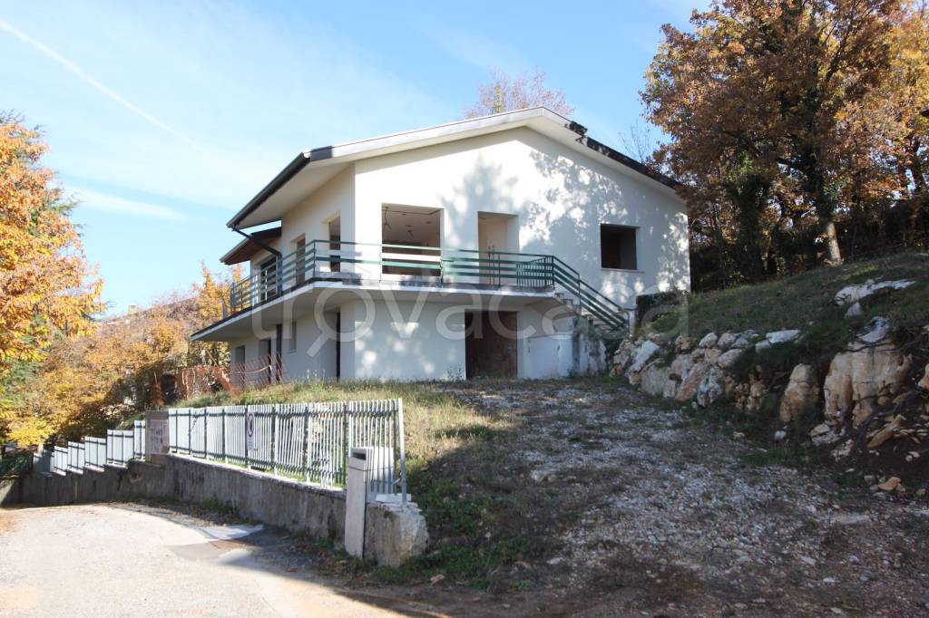 Villa in vendita a San Zeno di Montagna via Monte Baldo, 27D