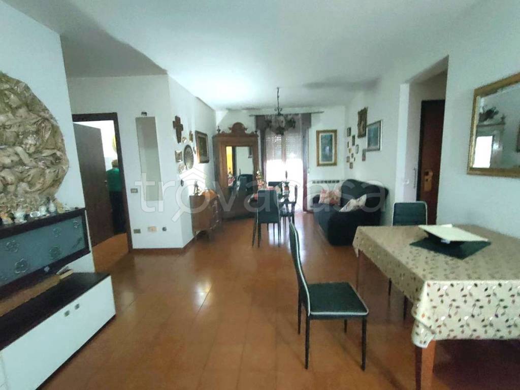 Appartamento in vendita a Bagnolo in Piano via g. Sozzi