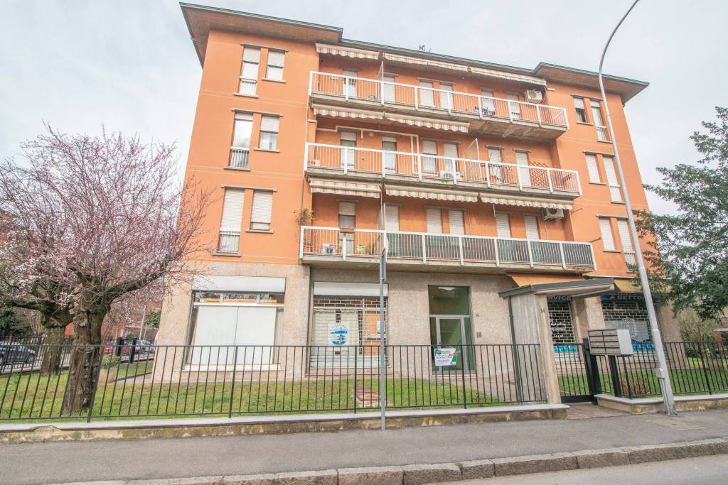 Appartamento in vendita a Cassano d'Adda via Giacomo Leopardi