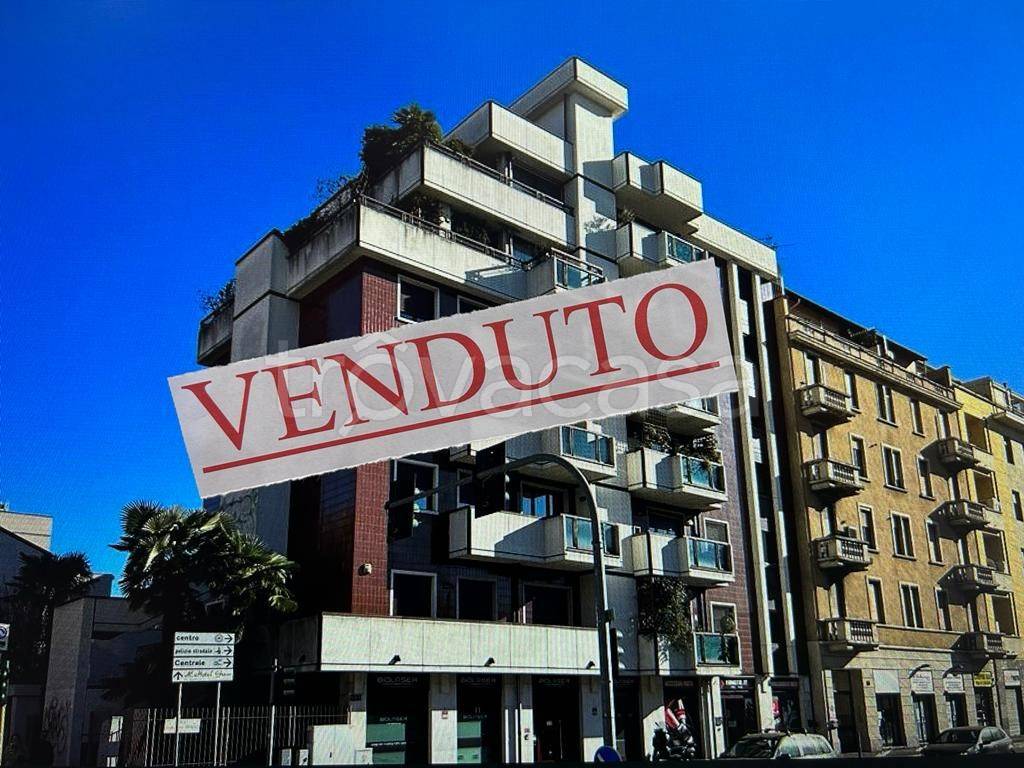Appartamento in vendita a Milano via Cufra, 33