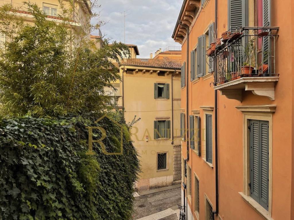 Appartamento in vendita a Verona vicolo San Fermo Cortalta, 1