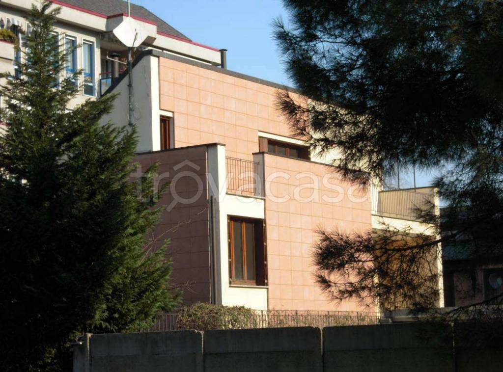 Villa in vendita a Milano via Alfonso Capecelatro, 47