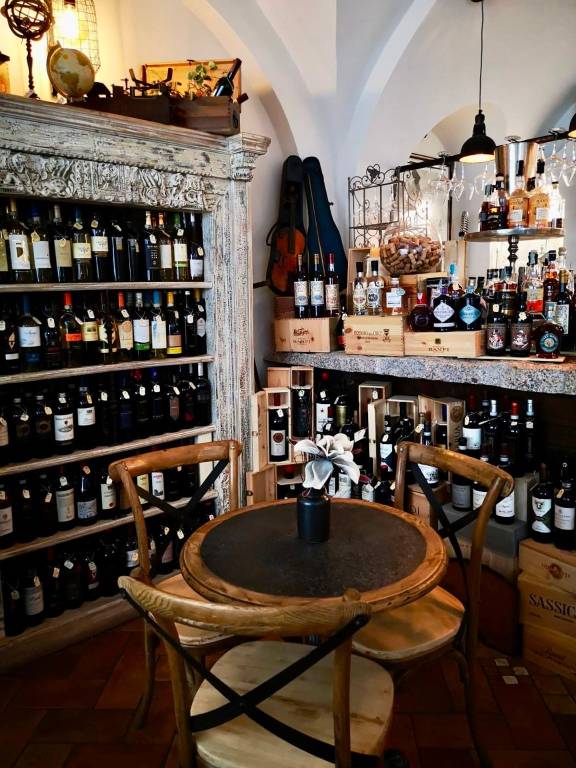 Enoteca/Wine Bar in vendita a Olbia via Regina Elena