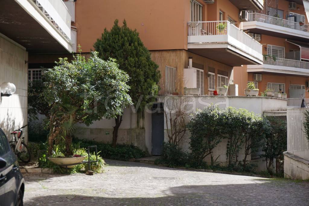 Appartamento in affitto a Roma via dei Savorelli, 103
