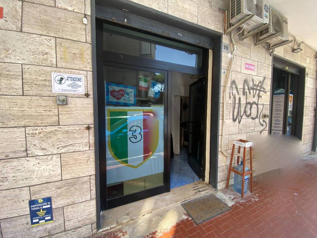 Negozio in vendita a Napoli vico Acitillo, 76